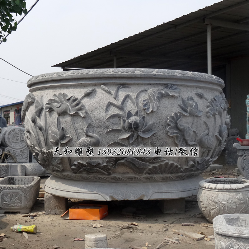 大型石雕鱼缸销售厂家,仿古石雕鱼缸制作价格,广场青石石雕鱼缸花盆